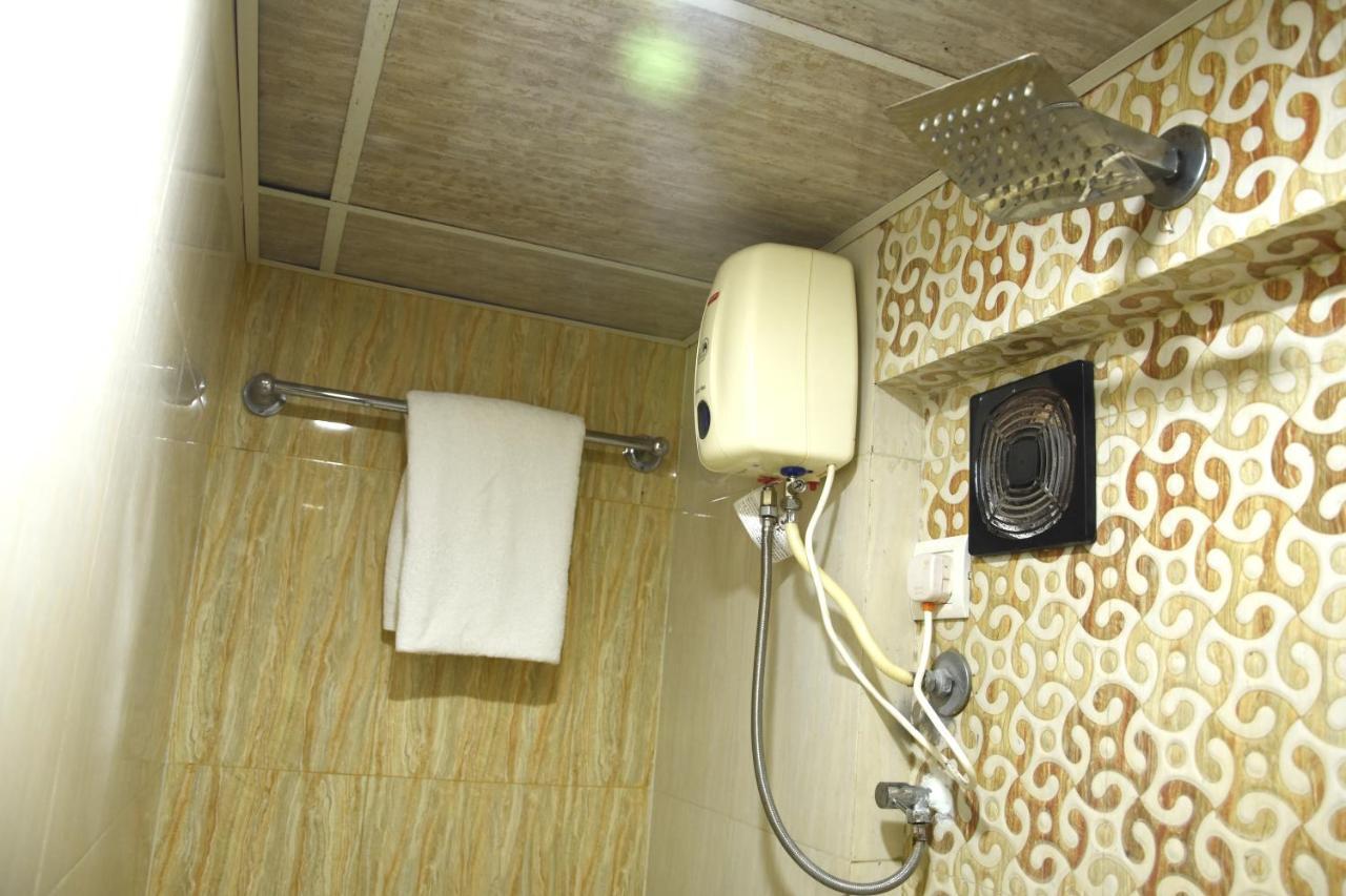 Hotel Galaxy Comforts Bombaj Exteriér fotografie